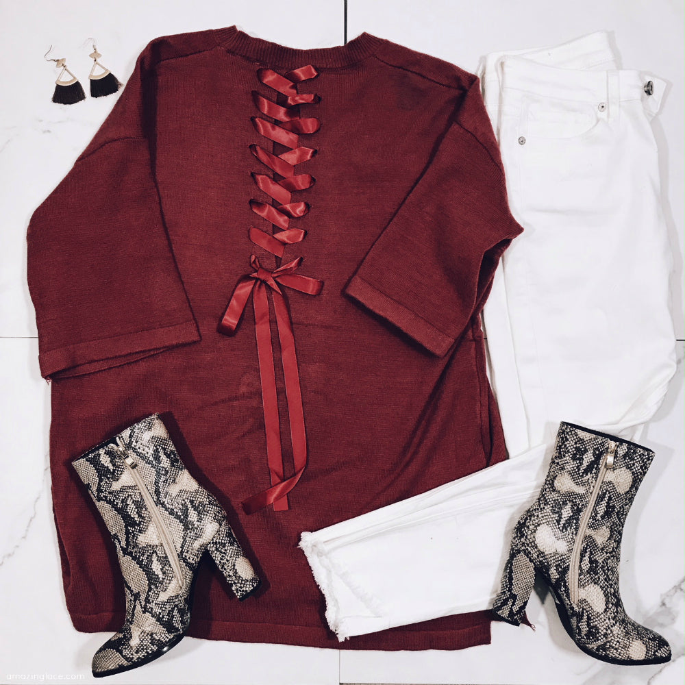 LACE UP BACK TOP AND WHITE JEANS OUTFIT