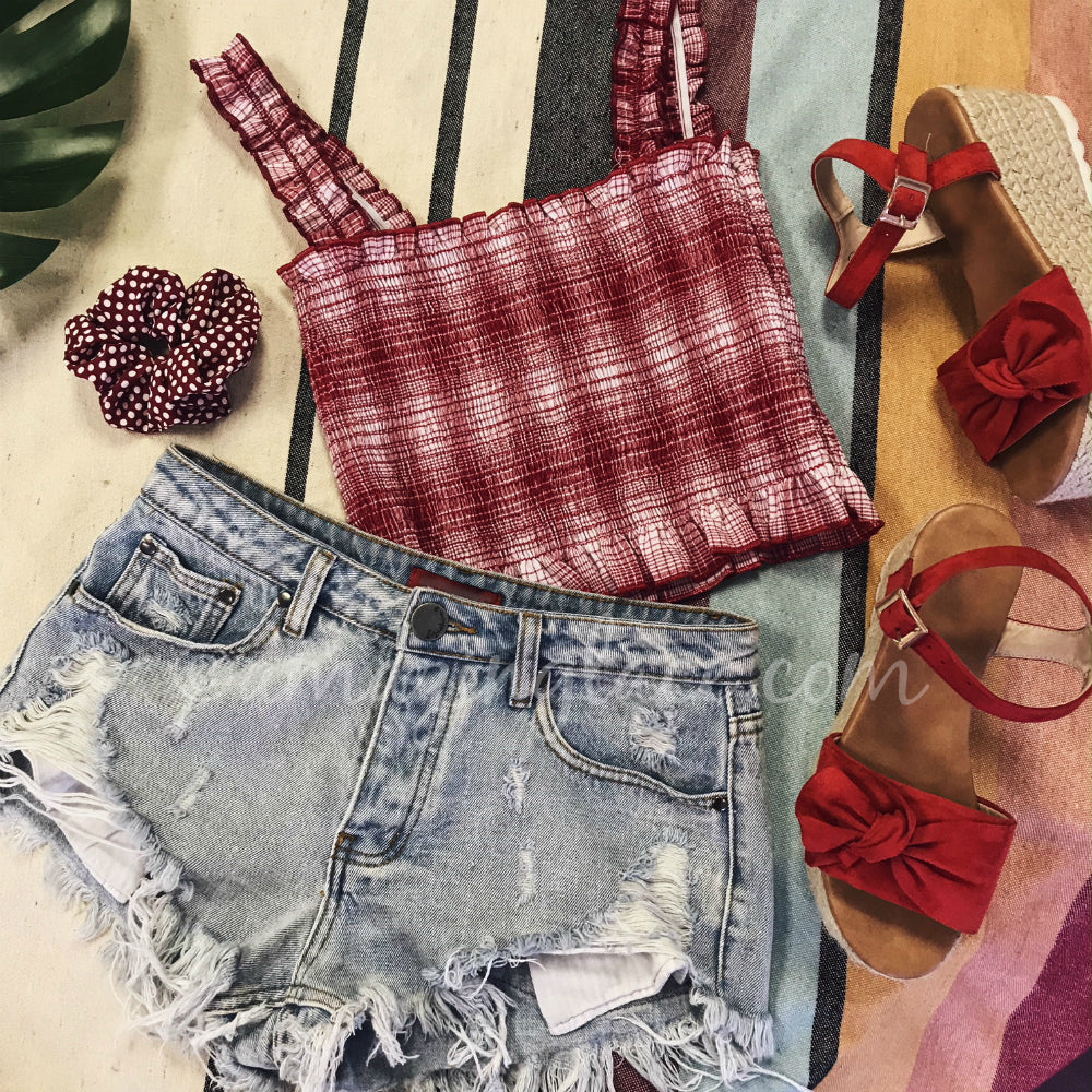 RED CROP TOP AND DENIM SHORTS OUTFIT