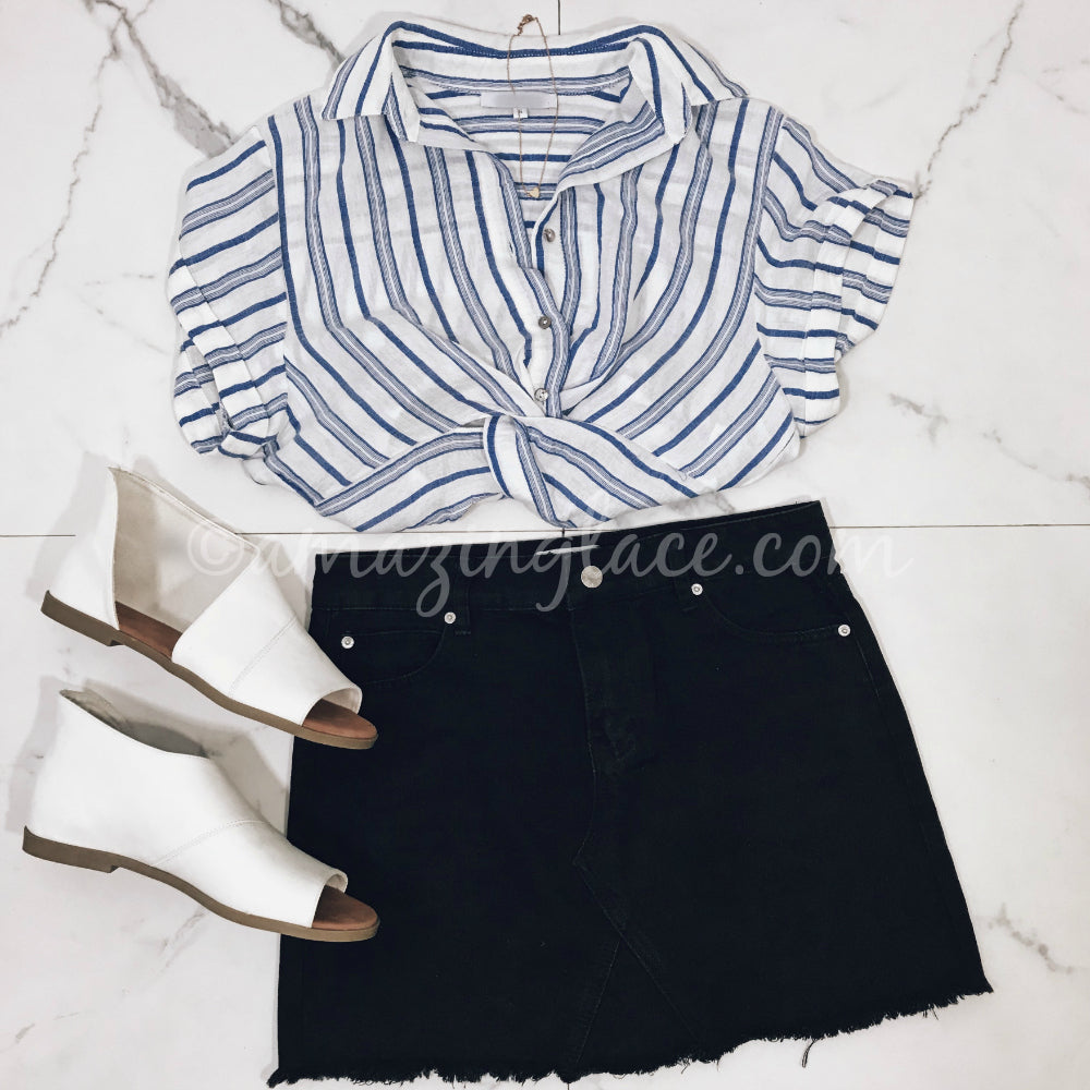 STRIPED TOP AND BLACK DENIM SKIRT OUTFIT