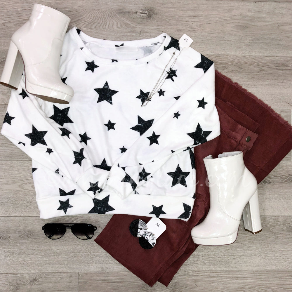 WHITE STAR SWEATER AND ROSE CORDUROYS OUTFIT