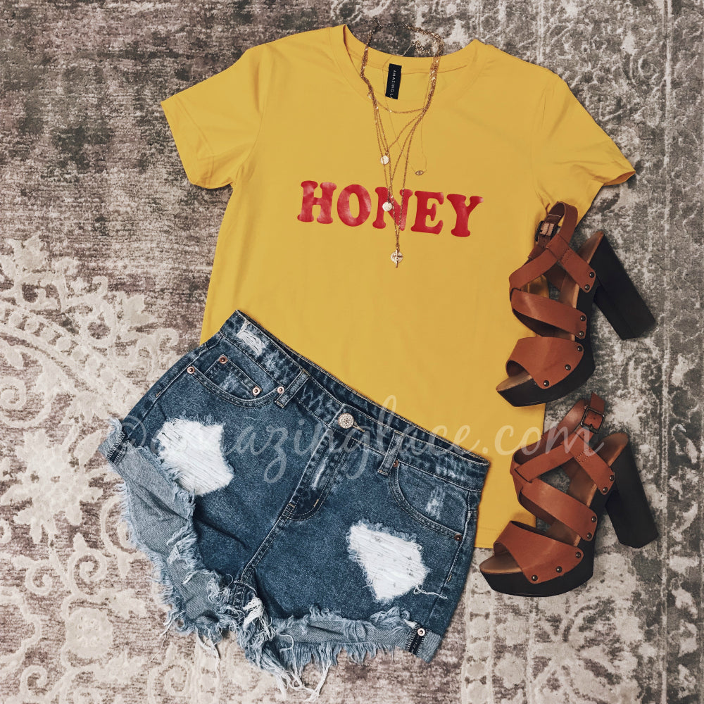 HONEY GRAPHIC TEE AND DENIM SHORTS OUTFIT