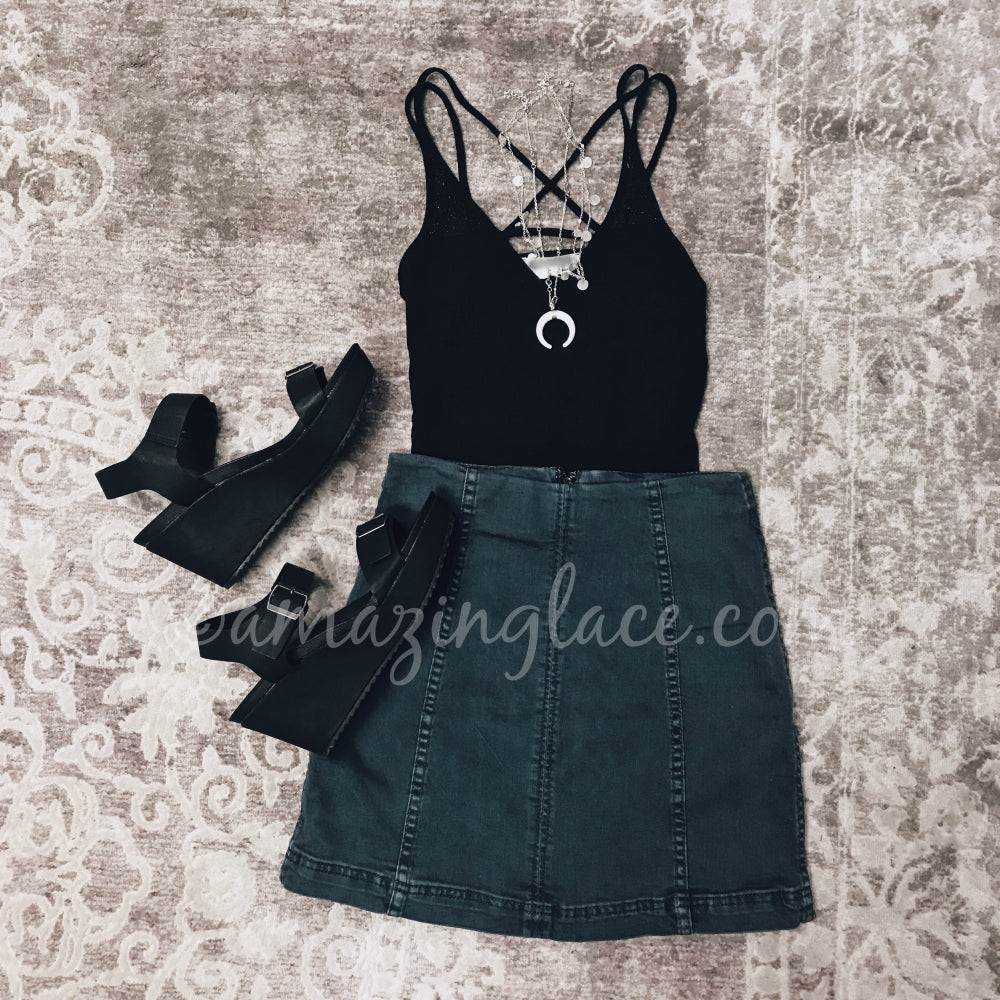 BLACK STRAPPY BODYSUIT AND DENIM SKIRT OUTFIT