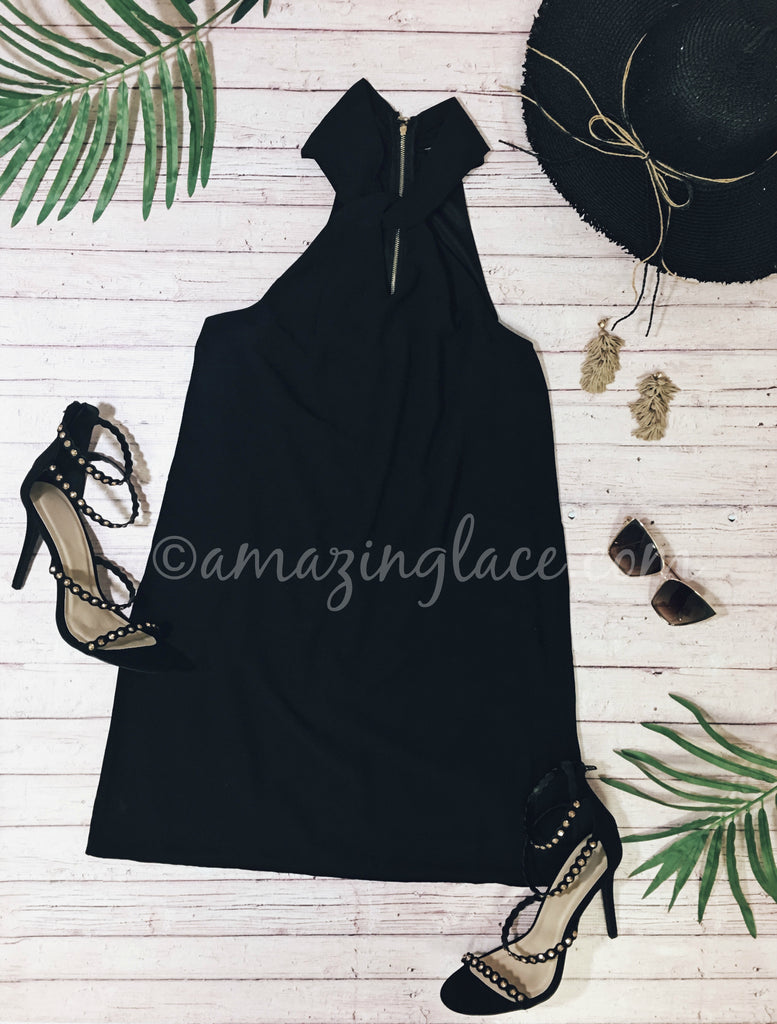 BLACK DRESS AND HEELS OUTFIT
