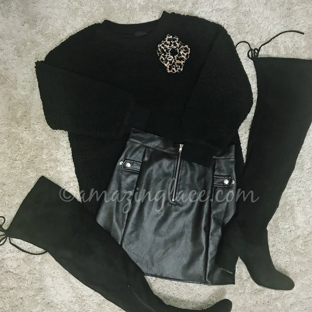 BLACK SWEATER AND VEGAN LEATHER SKIRT OUTFIT
