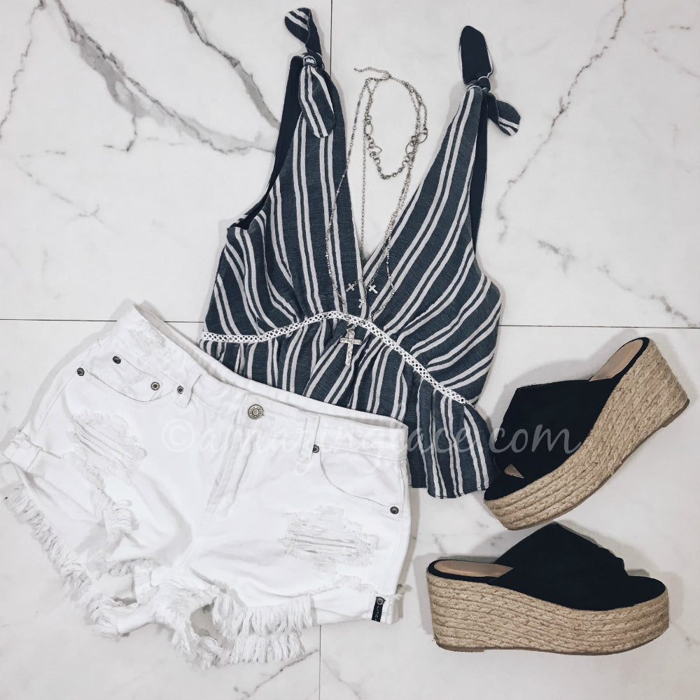 BLUE STRIPED TOP AND SHORTS OUTFIT