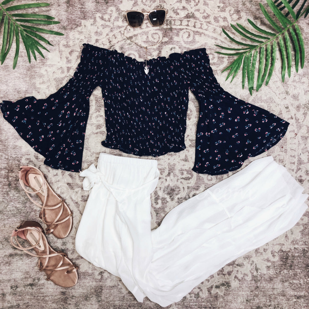 NAVY BELL SLEEVE TOP WITH WHITE PANTS OUTFIT