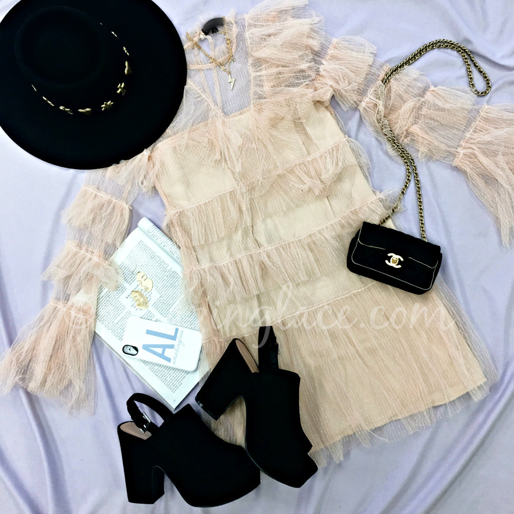 BLUSH DRESS AND BLACK CHUNKY HEELS OUTFIT