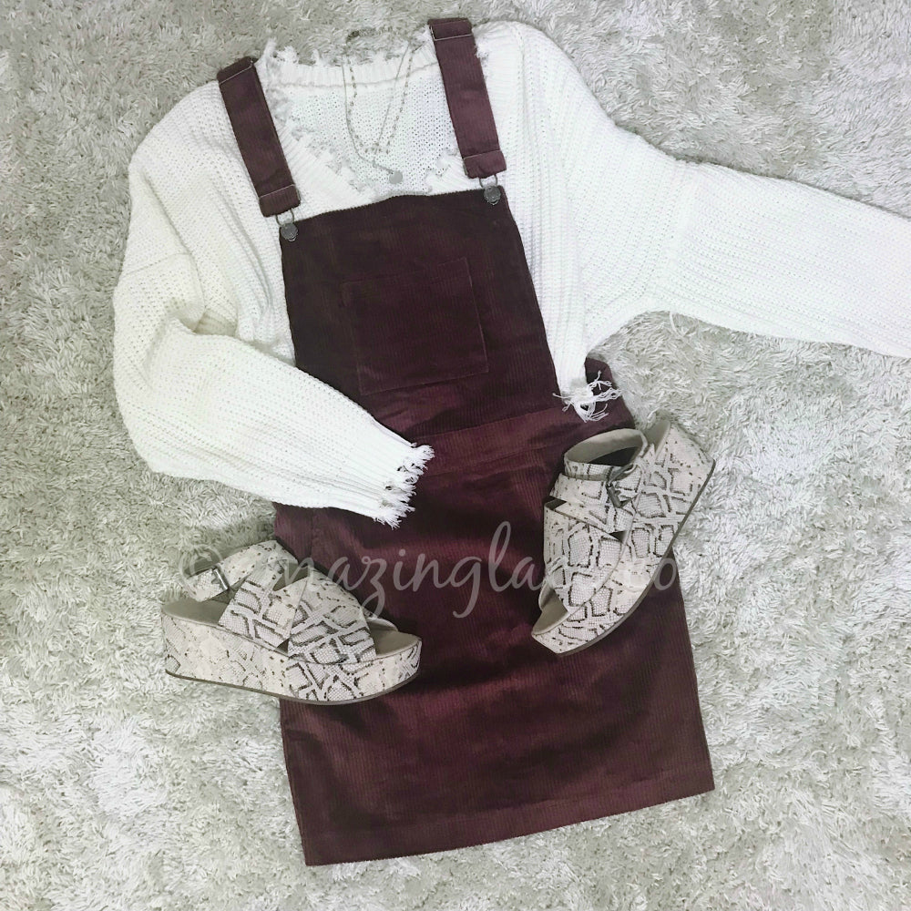 SHREDDED SWEATER AND OVERALLS OUTFIT