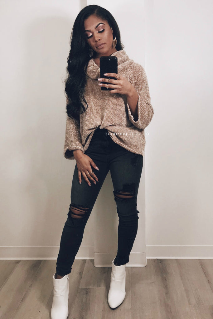 TAUPE TURTLENECK SWEATER AND JEANS OUTFIT