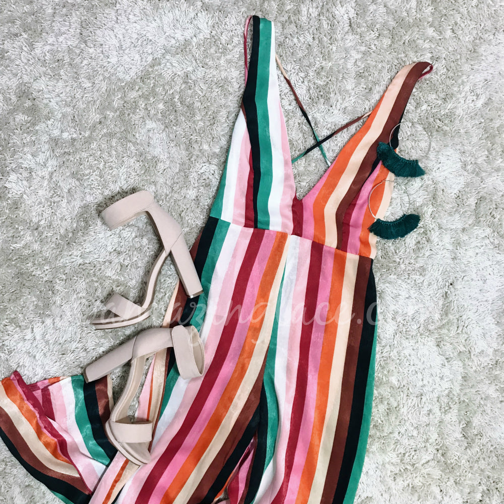 MULTICOLORED JUMPSUIT AND NUDE HEELS OUTFIT