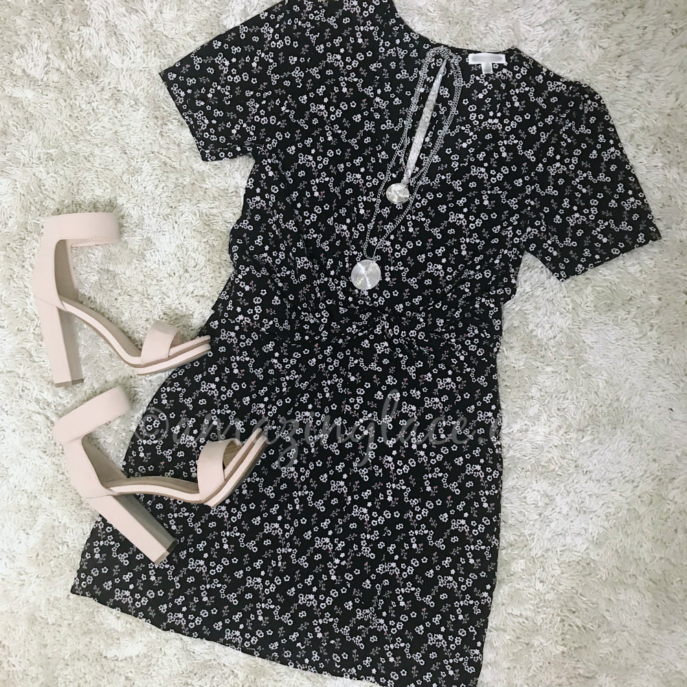 BLACK FLORAL TIE FRONT DRESS AND NUDE HEELS OUTFIT