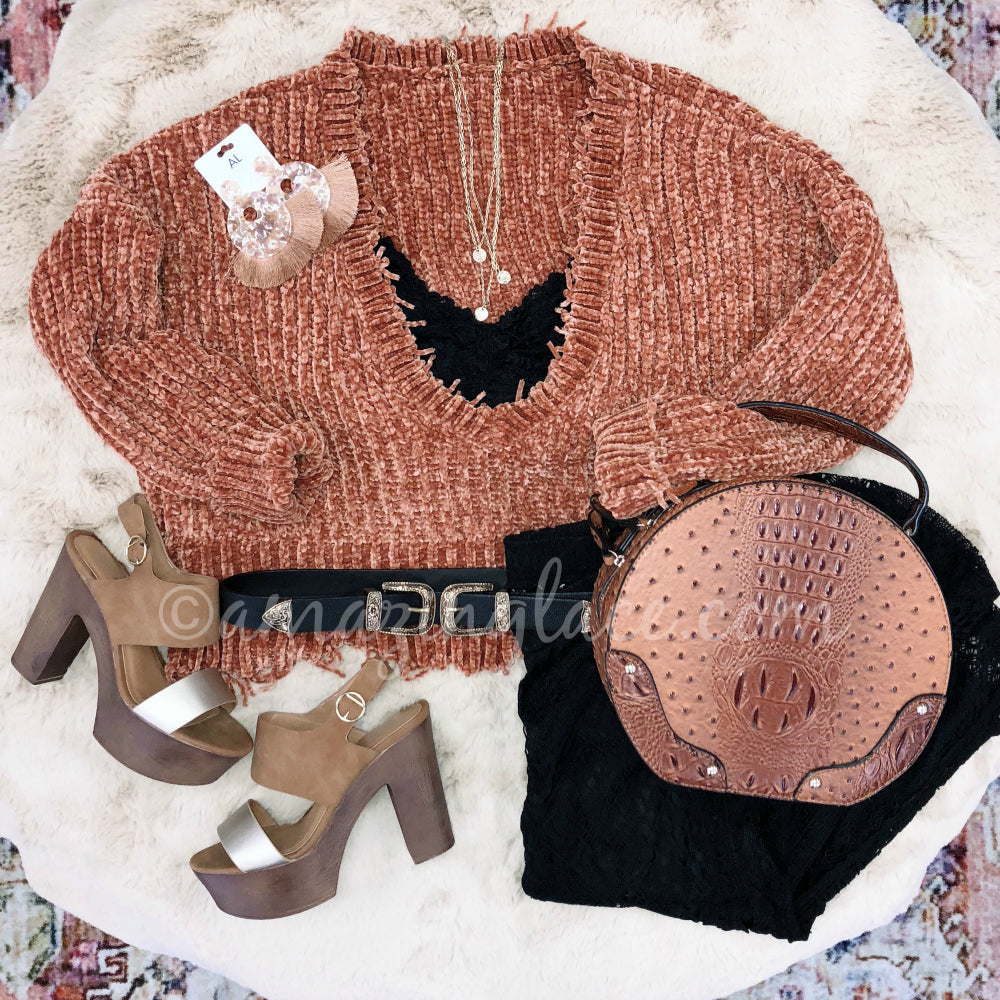 GUCCI CHENILLE SWEATER AND GOLD WOODEN HEELS OUTFIT