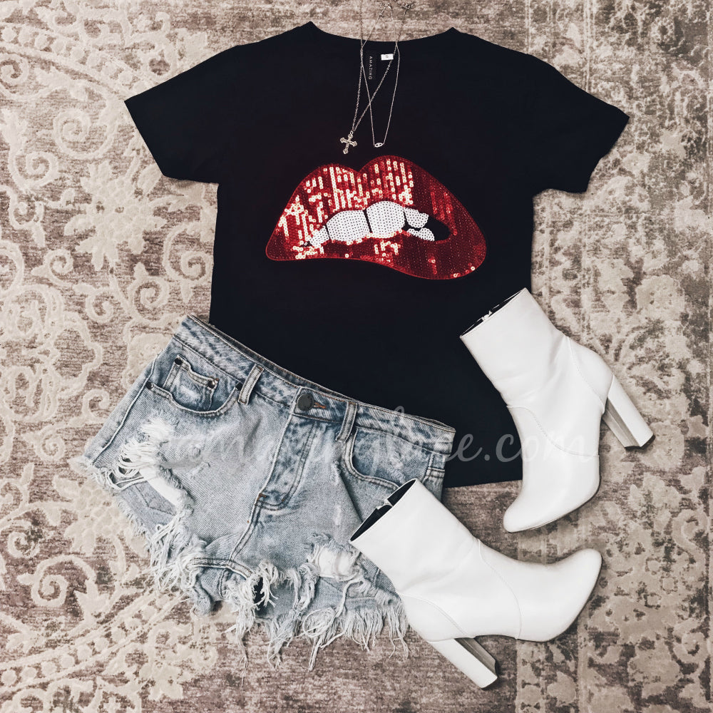SEQUIN LIPS TOP AND WHITE BOOTS OUTFIT