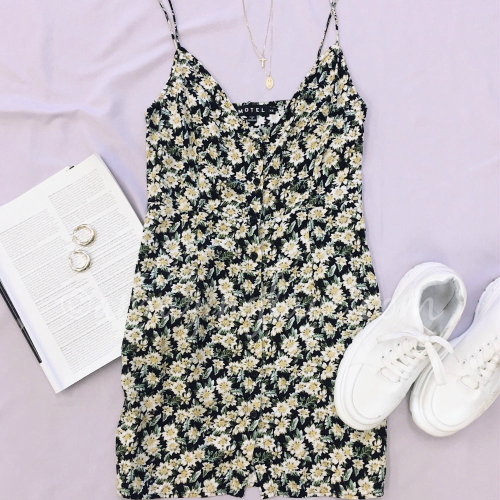 MOTEL FLORAL DRESS AND SNEAKERS OUTFIT