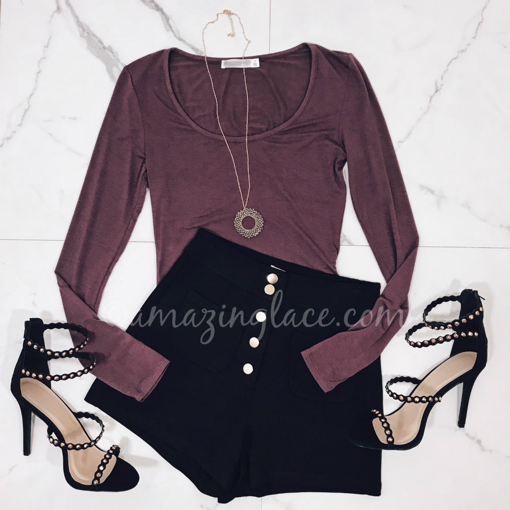 SANGRIA BODYSUIT AND BLACK SHORTS WITH HEELS OUTFIT