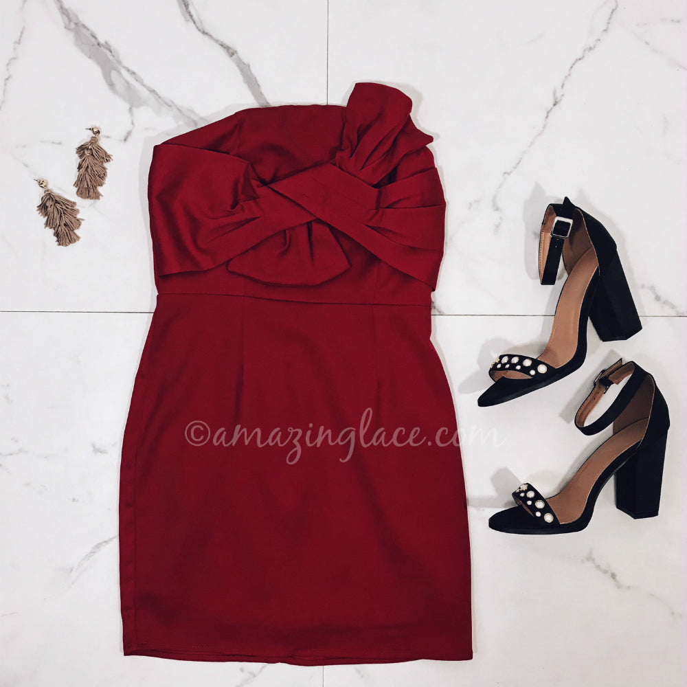 RED MINI DRESS AND HEELS OUTFIT