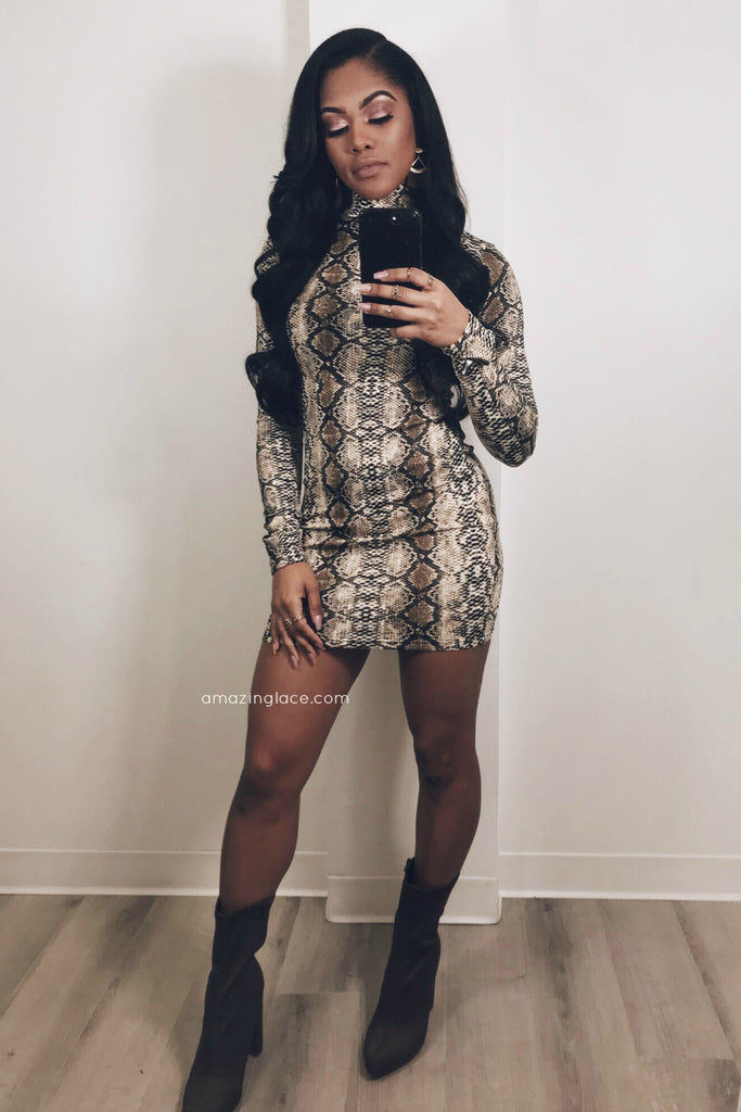 SNAKE SKIN BODYCON DRESS OUTFIT