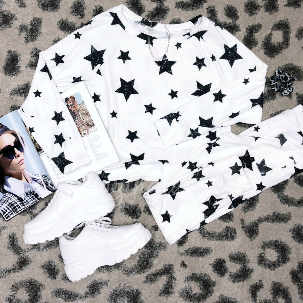 STAR SWEATER AND STAR JOGGERS OUTFIT
