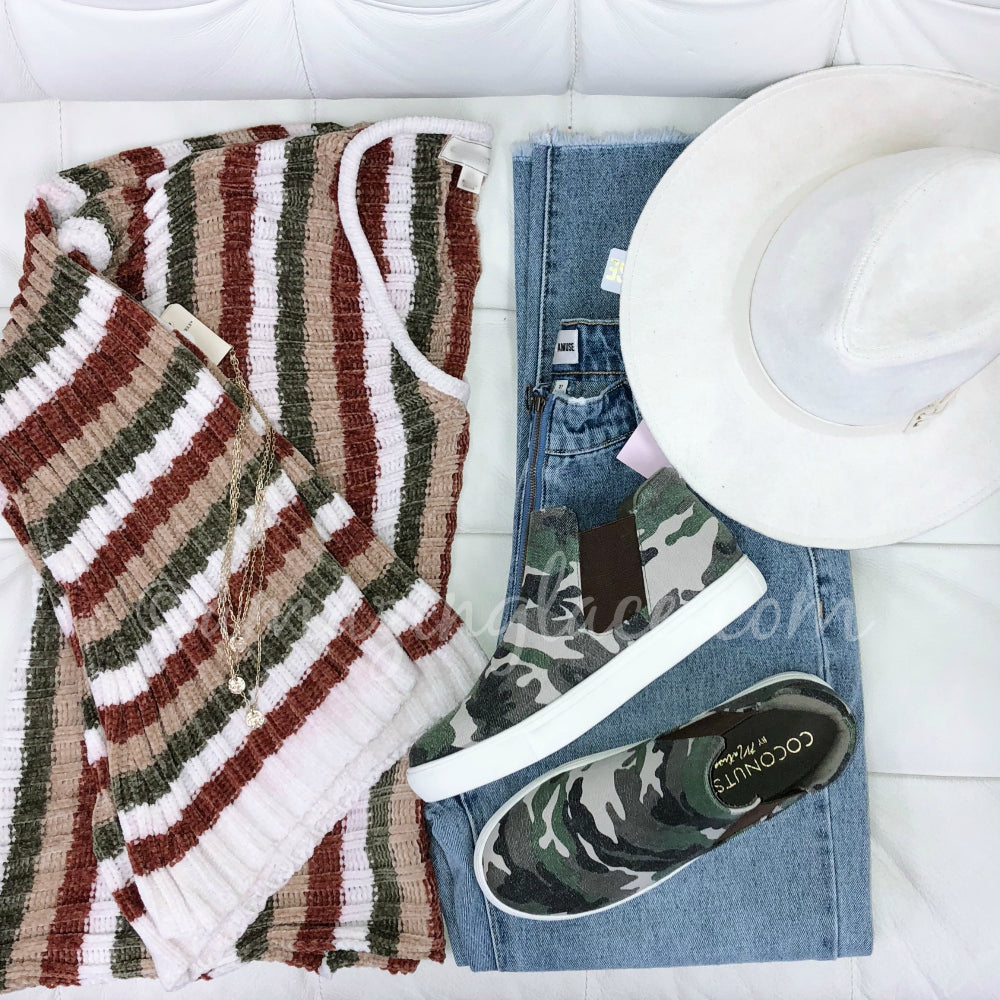 STRIPE FLARE SLEEVE SWEATER AND JEANS WITH HAT OUTFIT
