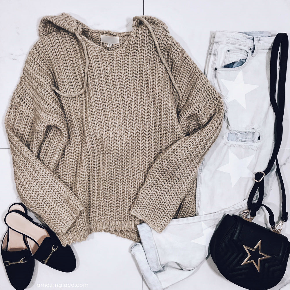 HOODED SWEATER AND STAR DENIM OUTFIT