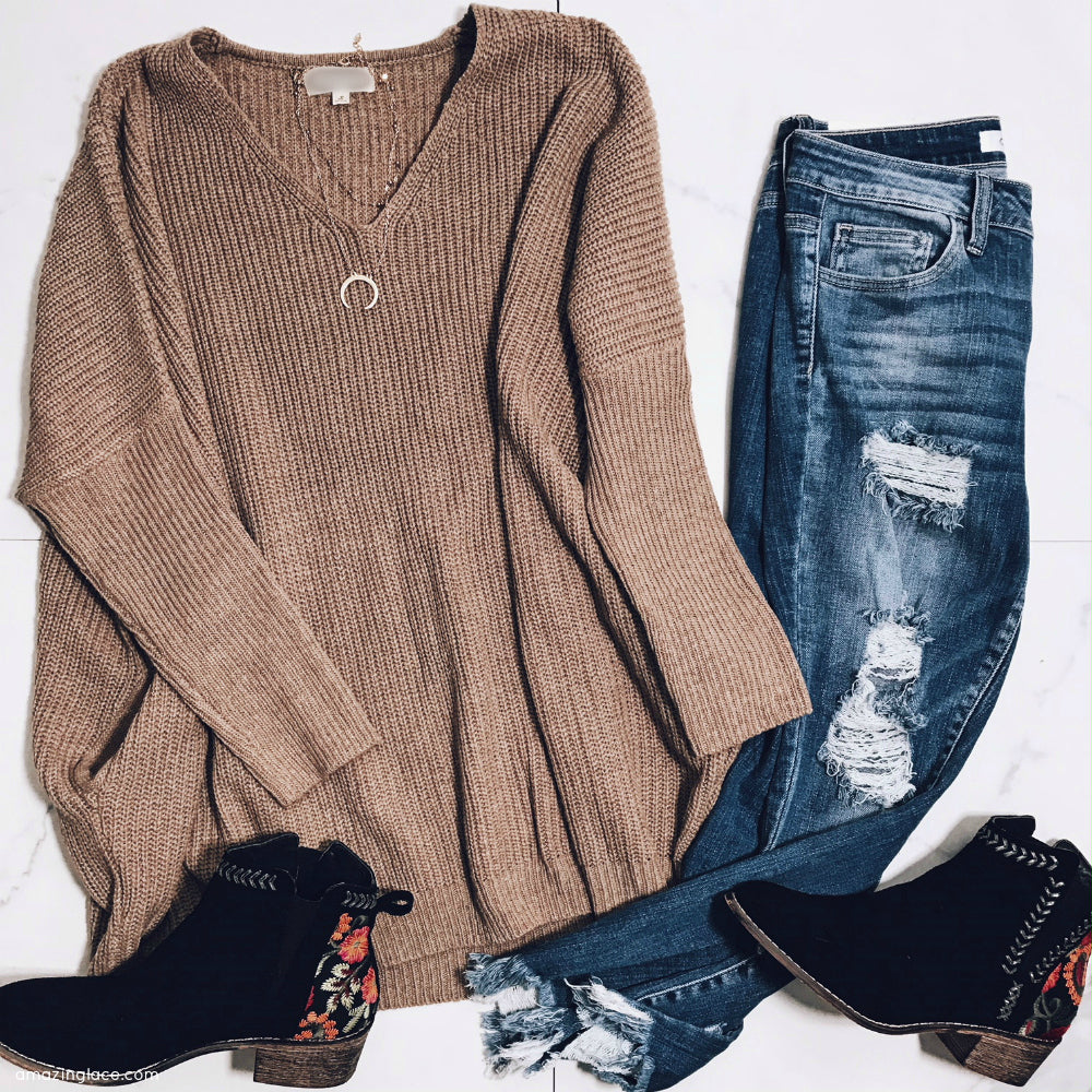 TAUPE SWEATER WITH POCKETS AND JEANS OUTFIT