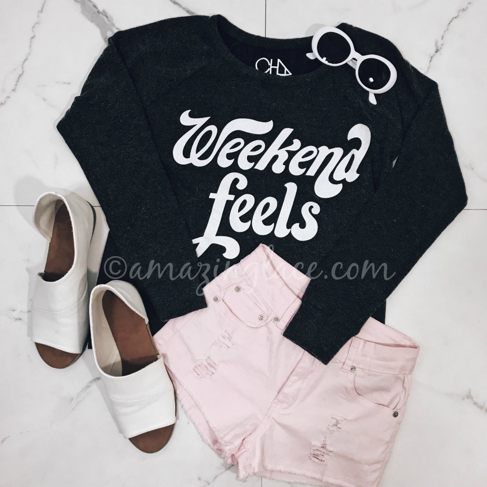 WEEKEND FEELS SWEATER AND PINK SHORTS OUTFIT