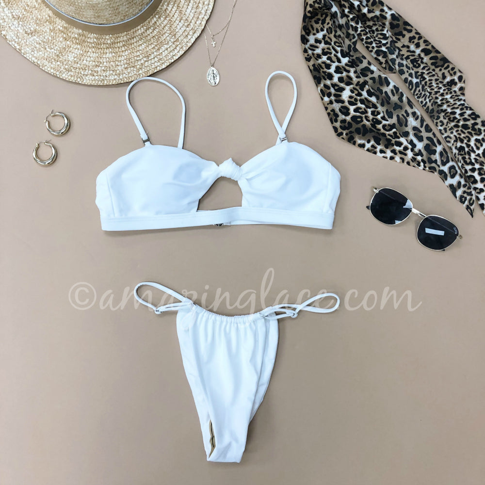WHITE CHEEKY BIKINI TOP AND BOTTOM WITH ACCESSORIES OUTFIT