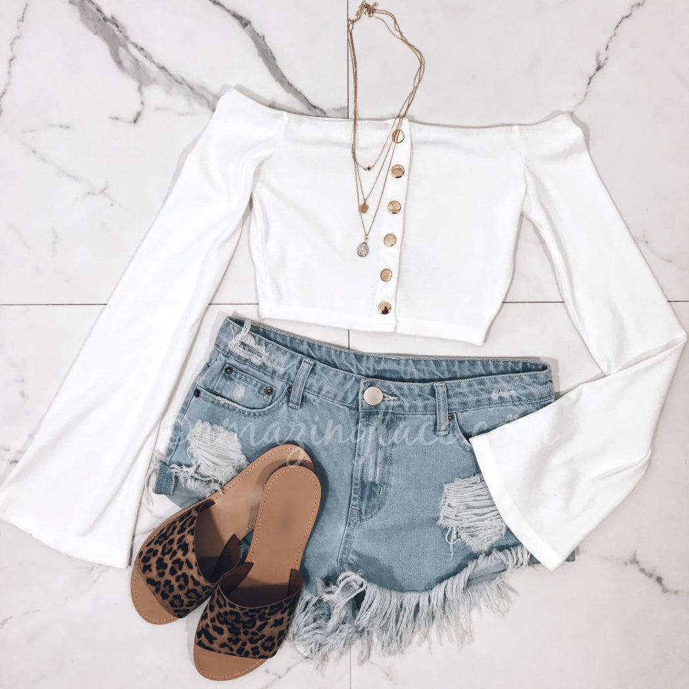 WHITE CROP TOP AND DENIM SHORTS OUTFIT