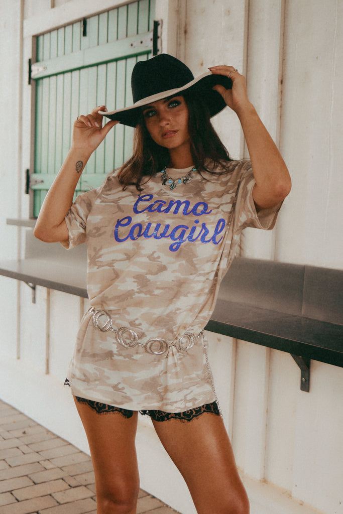 Cute camo country concert outfit 